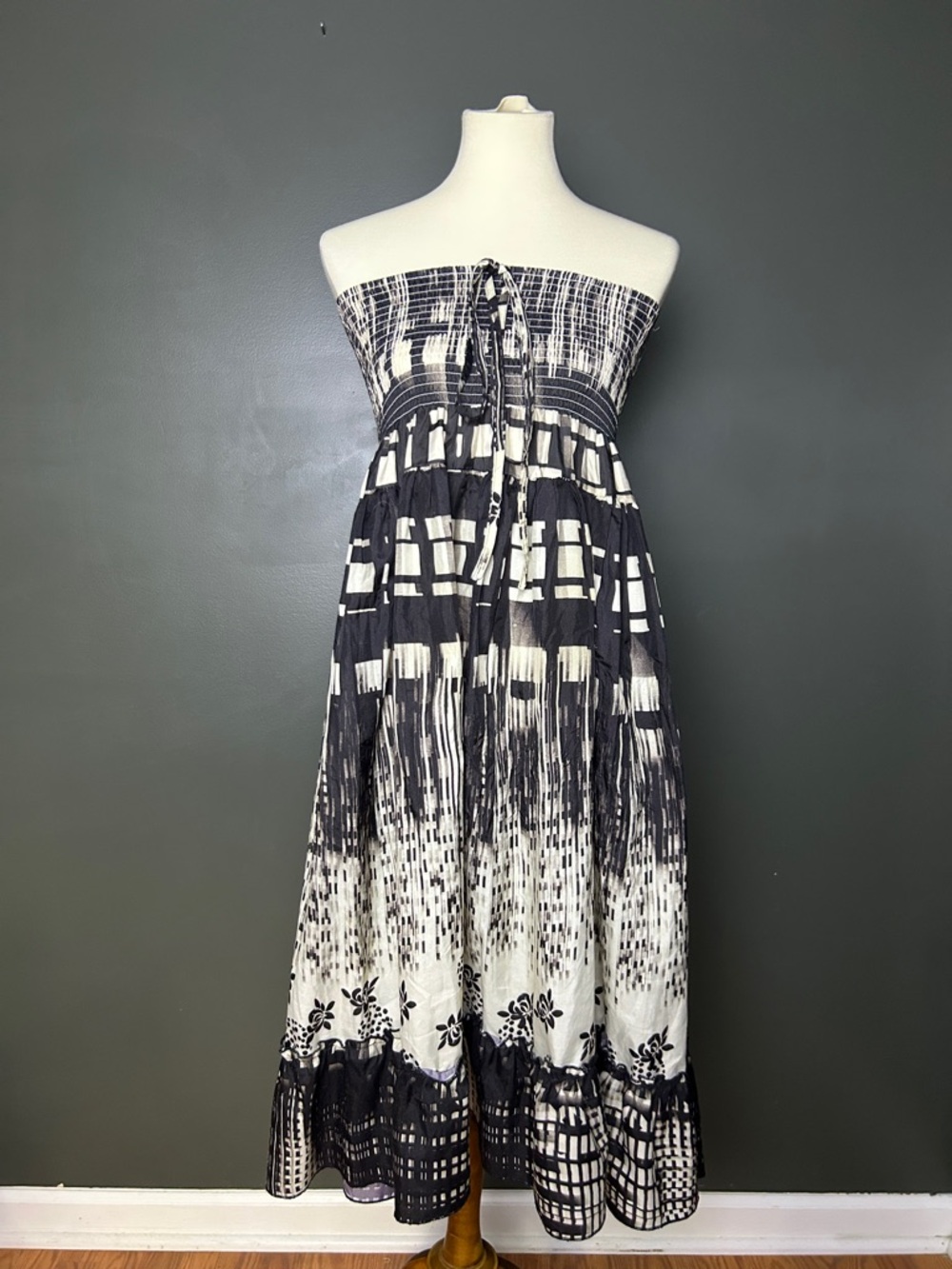 Lapis Black & White Strapless Tie-Front Maxi Dress